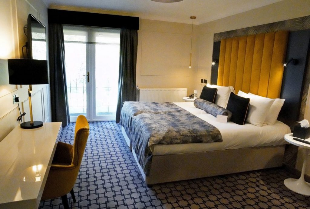 DG Denham Grove balcony double